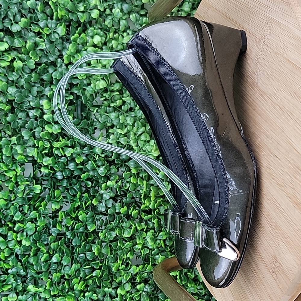 Stuart Weitzman Bowends Patent Leather RoundToe Wedge Heel Shoe Olive Green 8SS